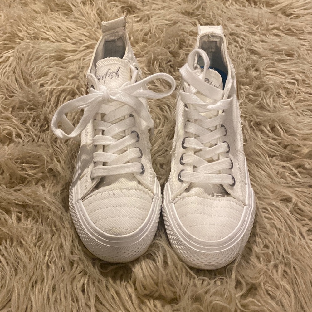 Blowfish women’s white zip up sneakers size 8
